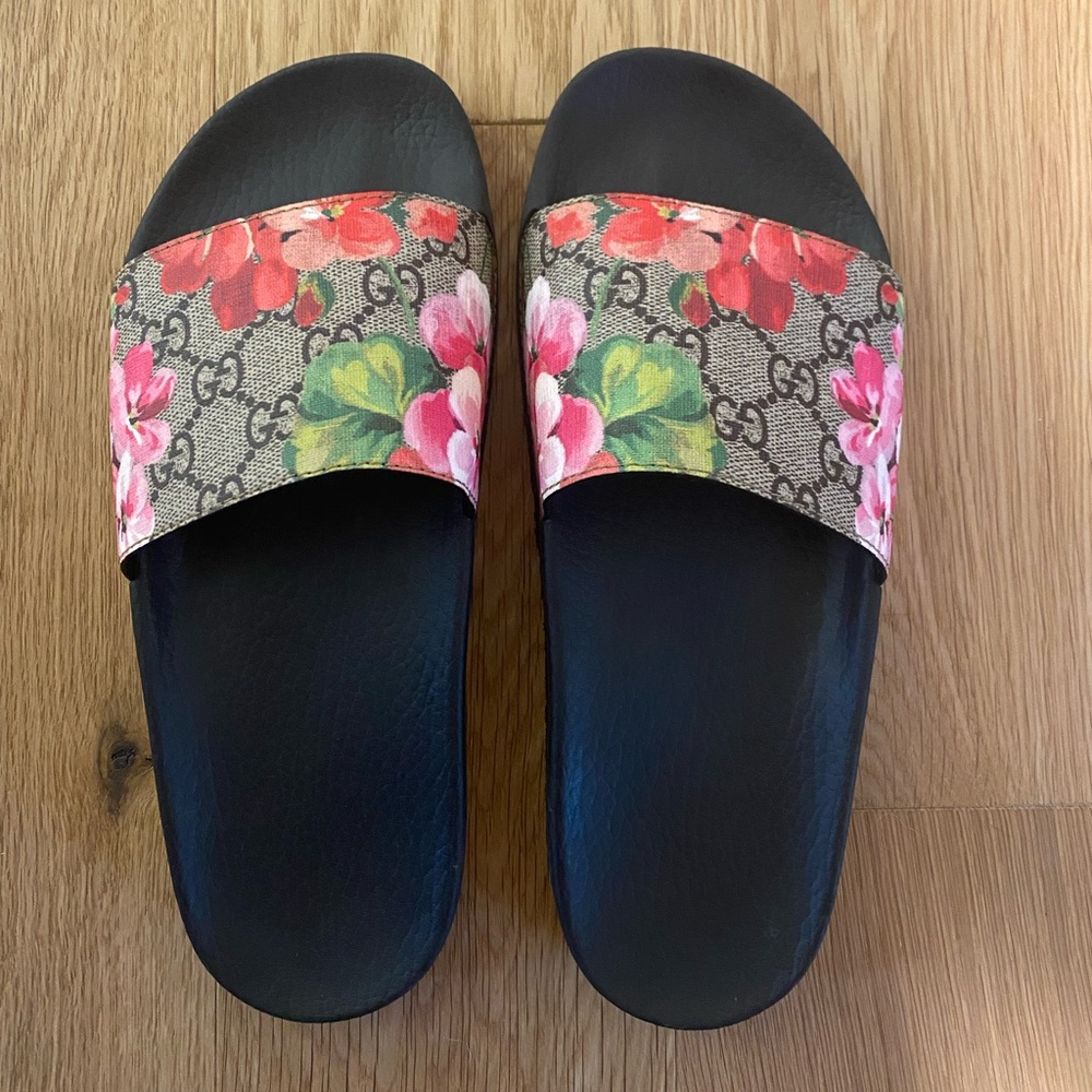 GUCCI Pursuit Pool Slides in Ebony size 38